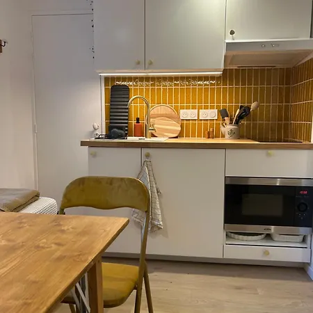 Aime Pratique Et Bien Place